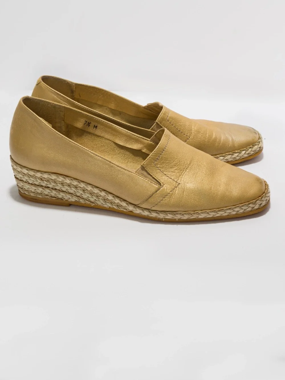 Andre Assous gold leather espadrille wedge 7.5